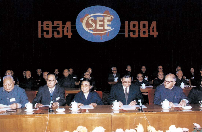 李鹏副总理出席中国电机工程学会50周年纪念大会 李鹏副总理出席中国电机工程学会50周年纪念大会