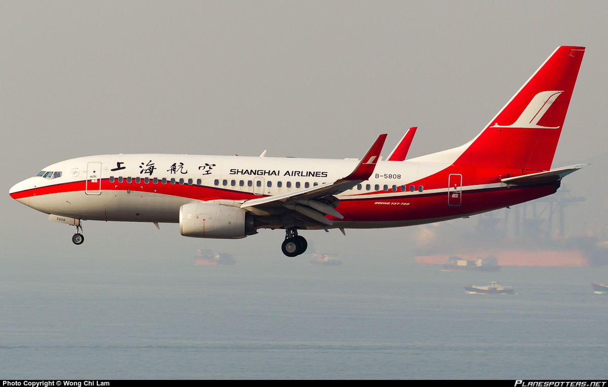 上海航空波音737-700客机 上海航空波音737-700客机