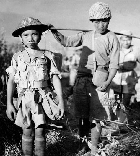 1944年12月5日,10岁的隶属于新6军的中国少年兵 1944年12月5日,10岁的隶属于新6军的中国少年兵
