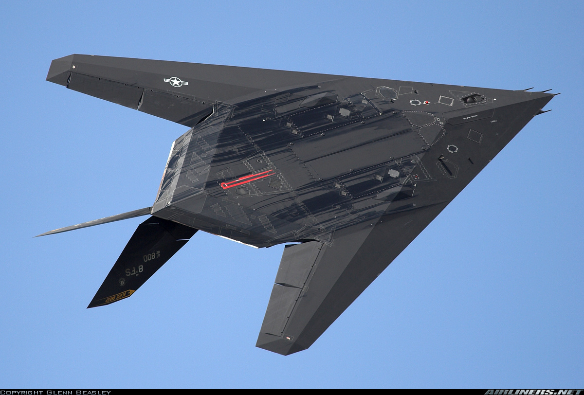 F-117A攻击机(美国F-117隐形轰炸机) F-117A攻击机(美国F-117隐形轰炸机)