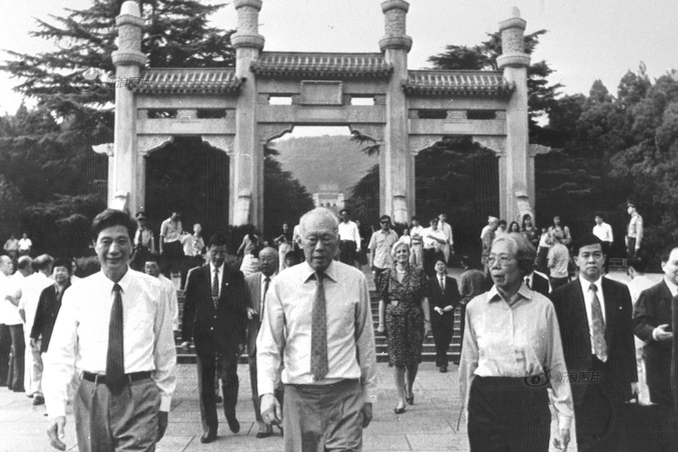 李光耀拜谒中山陵 李光耀拜谒中山陵