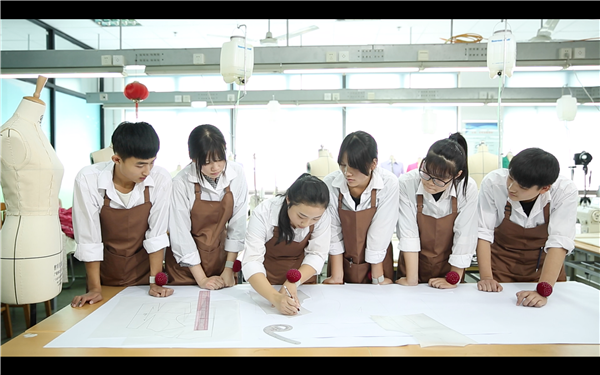 上海市群益职业技术学校 上海市群益职业技术学校
