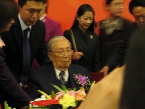 中国医学基金会主席吴阶平 中国医学基金会主席吴阶平