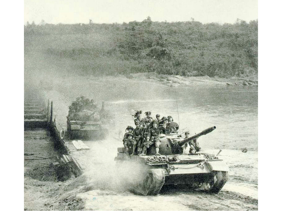 1979年对越作战中的62式轻型坦克搭载步兵 1979年对越作战中的62式轻型坦克搭载步兵