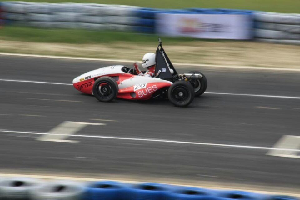 RISE锐狮车队设计製造的第四代方程式赛车 RISE锐狮车队设计製造的第四代方程式赛车