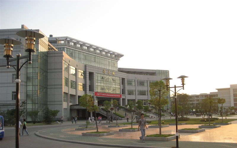 图书馆正面 图书馆正面