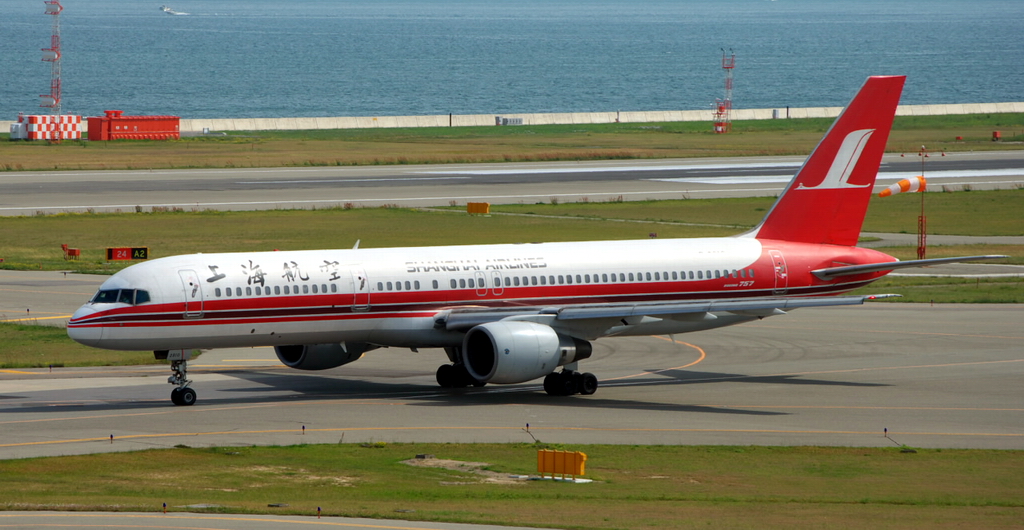上海航空波音757-200客机 上海航空波音757-200客机