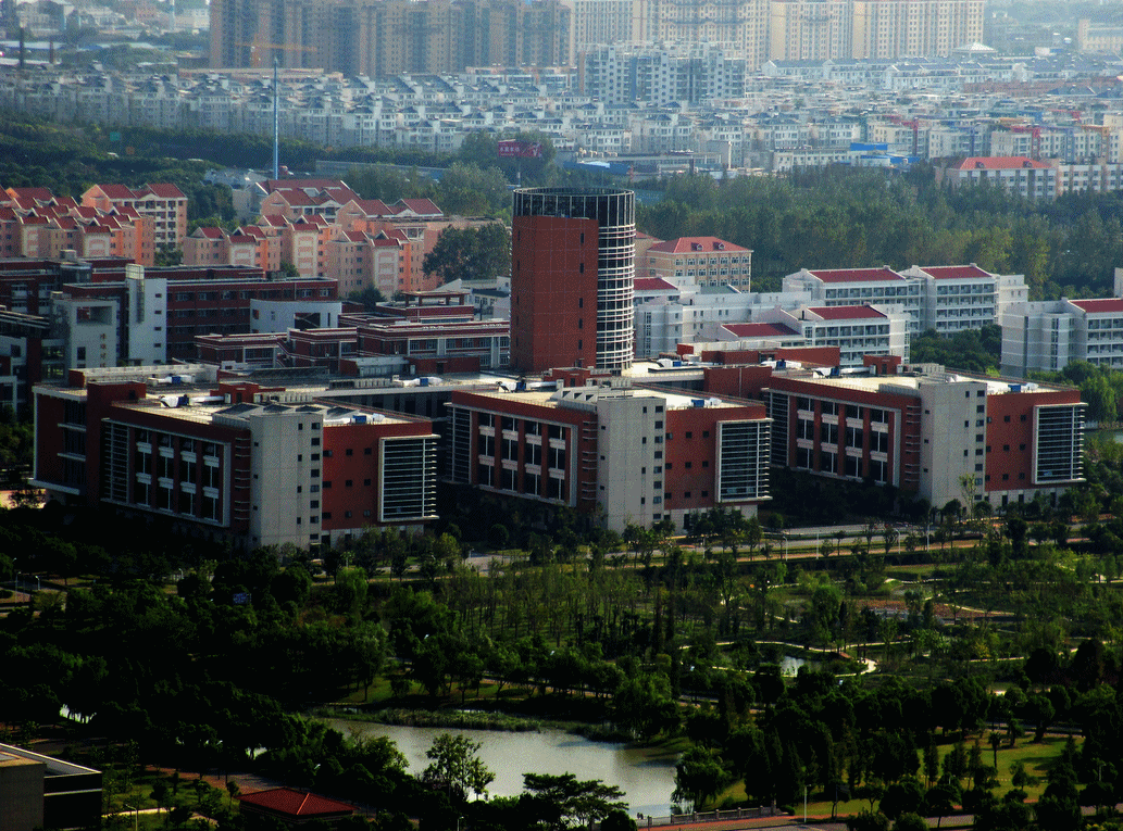 在中航工业商发大楼上看上海交通大学图书馆 在中航工业商发大楼上看上海交通大学图书馆