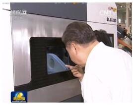 习近平主席考察中北大学自主开发SLM设备 习近平主席考察中北大学自主开发SLM设备