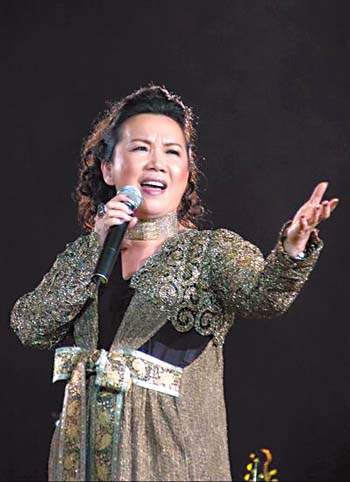 《一样的月光》演唱者:苏芮 《一样的月光》演唱者:苏芮
