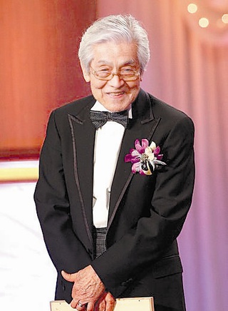 中村嘉葎雄