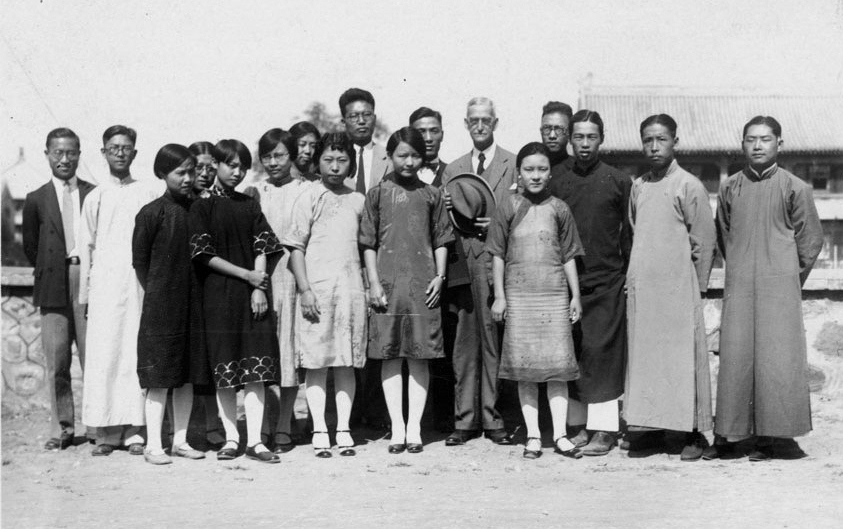 1929年卜舫济带领学生前往北平燕京大学访问 1929年卜舫济带领学生前往北平燕京大学访问