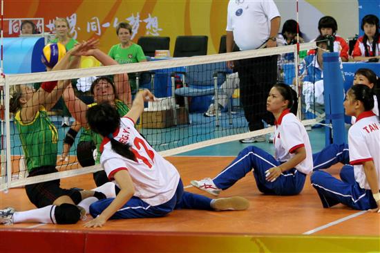 中国女子坐式排球队(图片2) 中国女子坐式排球队(图片2)