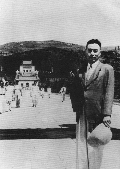 周恩来拜谒中山陵 周恩来拜谒中山陵