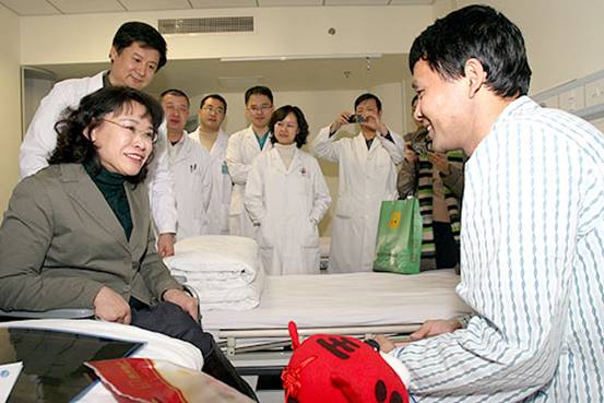 领导看望病人 领导看望病人