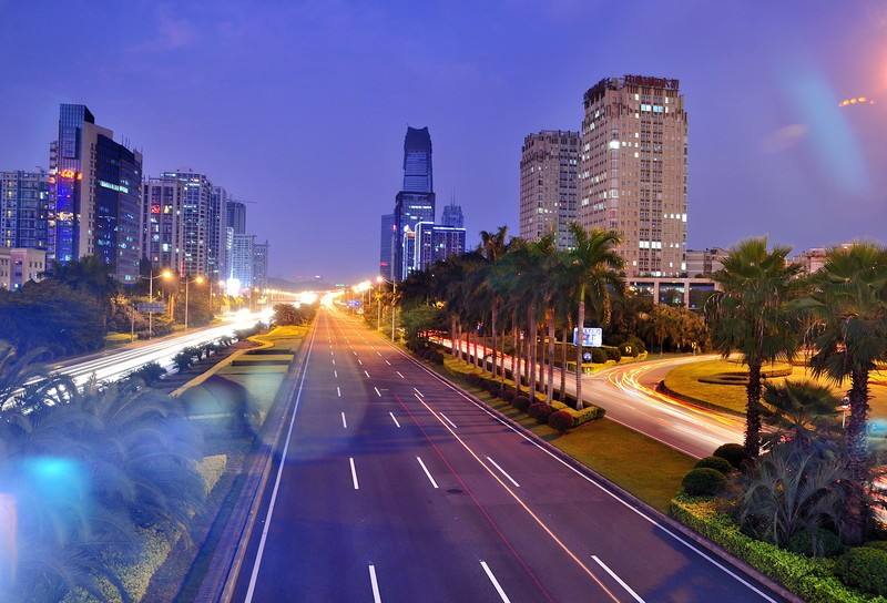 按一级公路标準建设的东莞大道 按一级公路标準建设的东莞大道