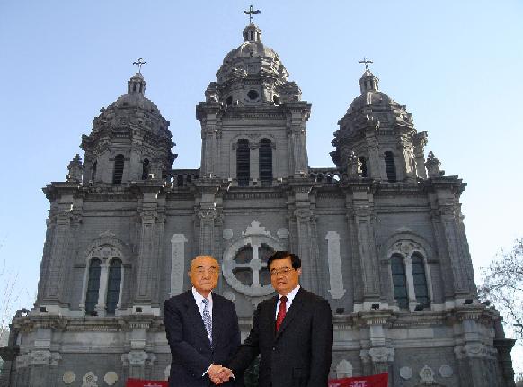 胡锦涛与中曾根康弘在北京天主教东堂 胡锦涛与中曾根康弘在北京天主教东堂