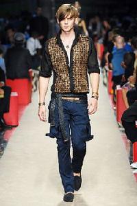罗伯特·卡沃利Roberto Cavalli 罗伯特·卡沃利Roberto Cavalli