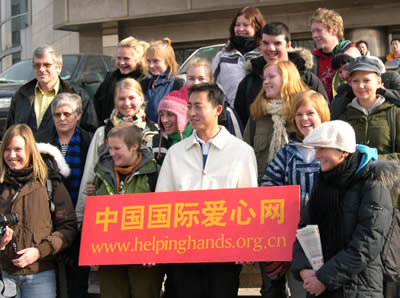 中国国际慈善基金会 国际友人志愿者合影 中国国际慈善基金会 国际友人志愿者合影