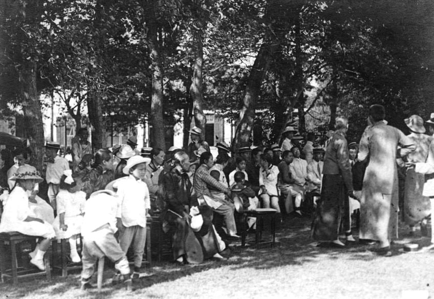 圣约翰大学校友日,许多校友携家属来校欢聚 圣约翰大学校友日,许多校友携家属来校欢聚