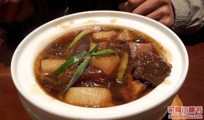 萝蔔牛筋腩