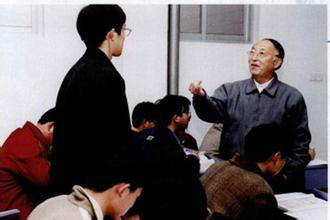 中国科学院殷鸿福院士在校授课 中国科学院殷鸿福院士在校授课