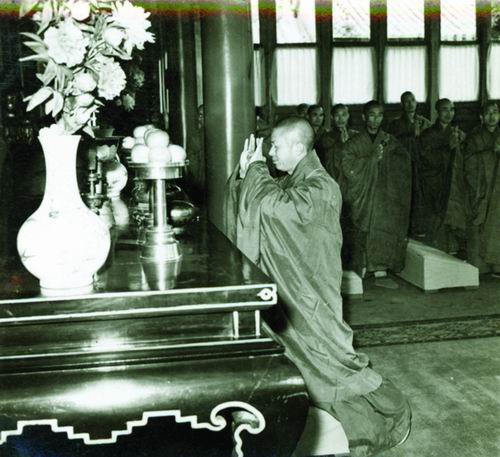 正果法师领众熏修 正果法师领众熏修