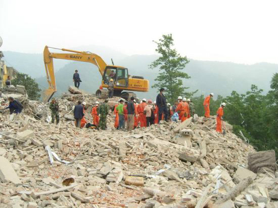 2008年三一挖机等设备参与汶川地震救援