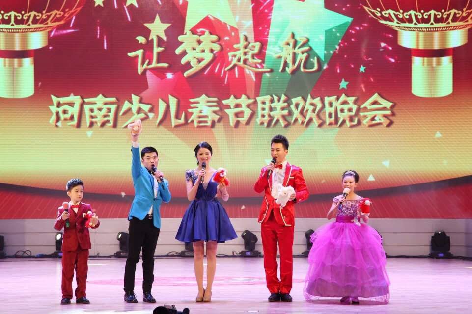 主持人(主导节目进程的专业工作者) 主持人(主导节目进程的专业工作者)