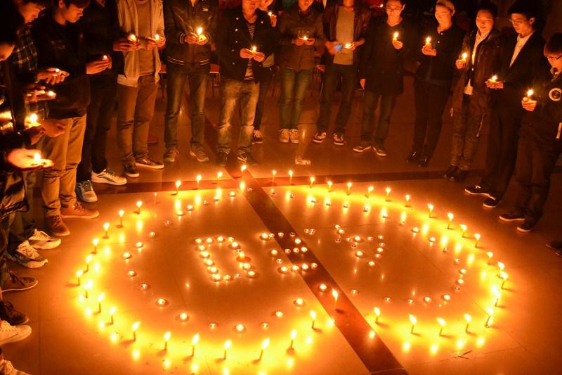 中国大学生音乐节为雅安祈福 中国大学生音乐节为雅安祈福